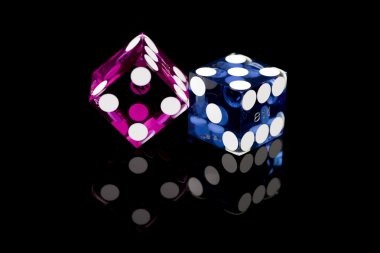 qq820 mobile app interface showing slot games and live casino menu