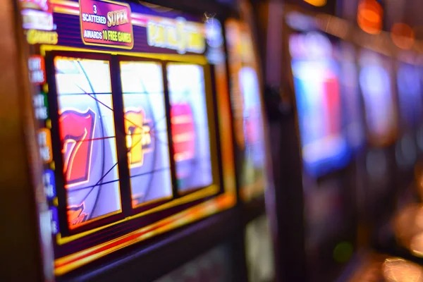 qq820 slot games and live casino interface